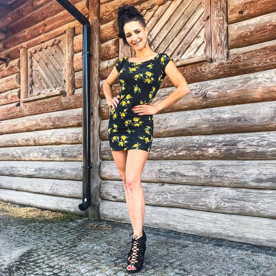 Zmysłowa Emilka z Daj to Głośniej kusi śmiałym dekoltem! Fotografia, od której każdemu przyspieszy bicie serca! 